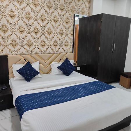 Rk Hotel & Restaurant Dewas Extérieur photo