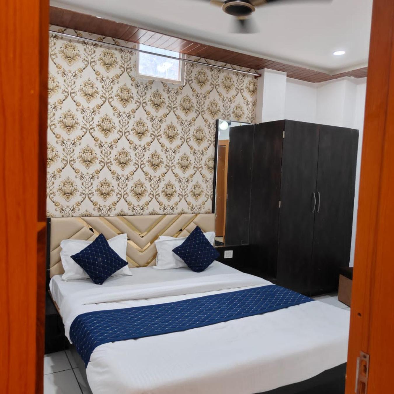 Rk Hotel & Restaurant Dewas Extérieur photo