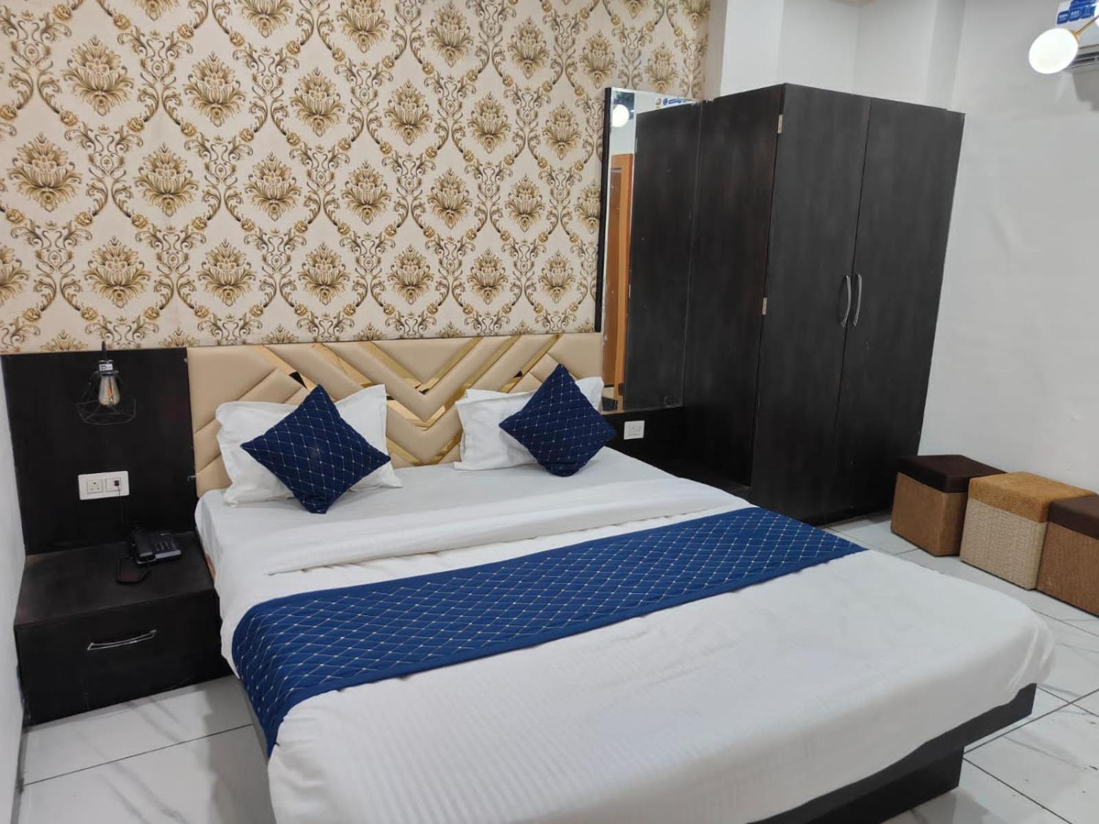 Rk Hotel & Restaurant Dewas Extérieur photo